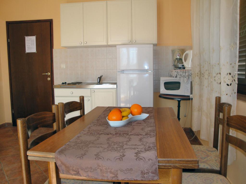 Apartments Vukelic Starigrad Paklenica Exterior foto