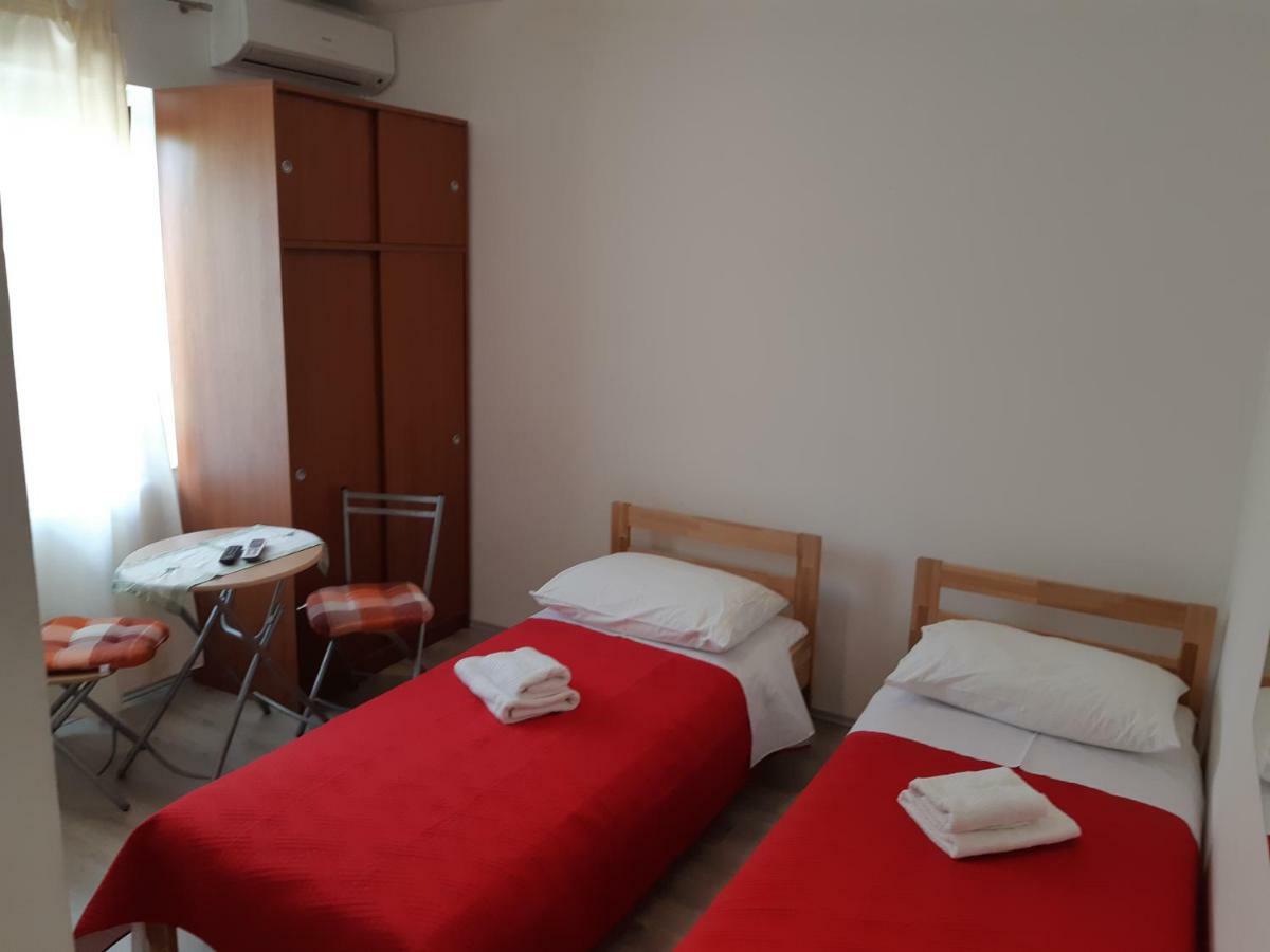 Apartments Vukelic Starigrad Paklenica Exterior foto