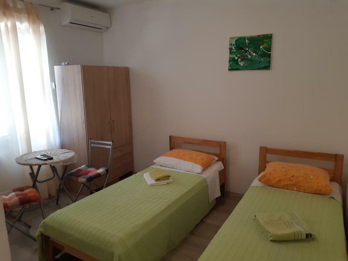 Apartments Vukelic Starigrad Paklenica Exterior foto